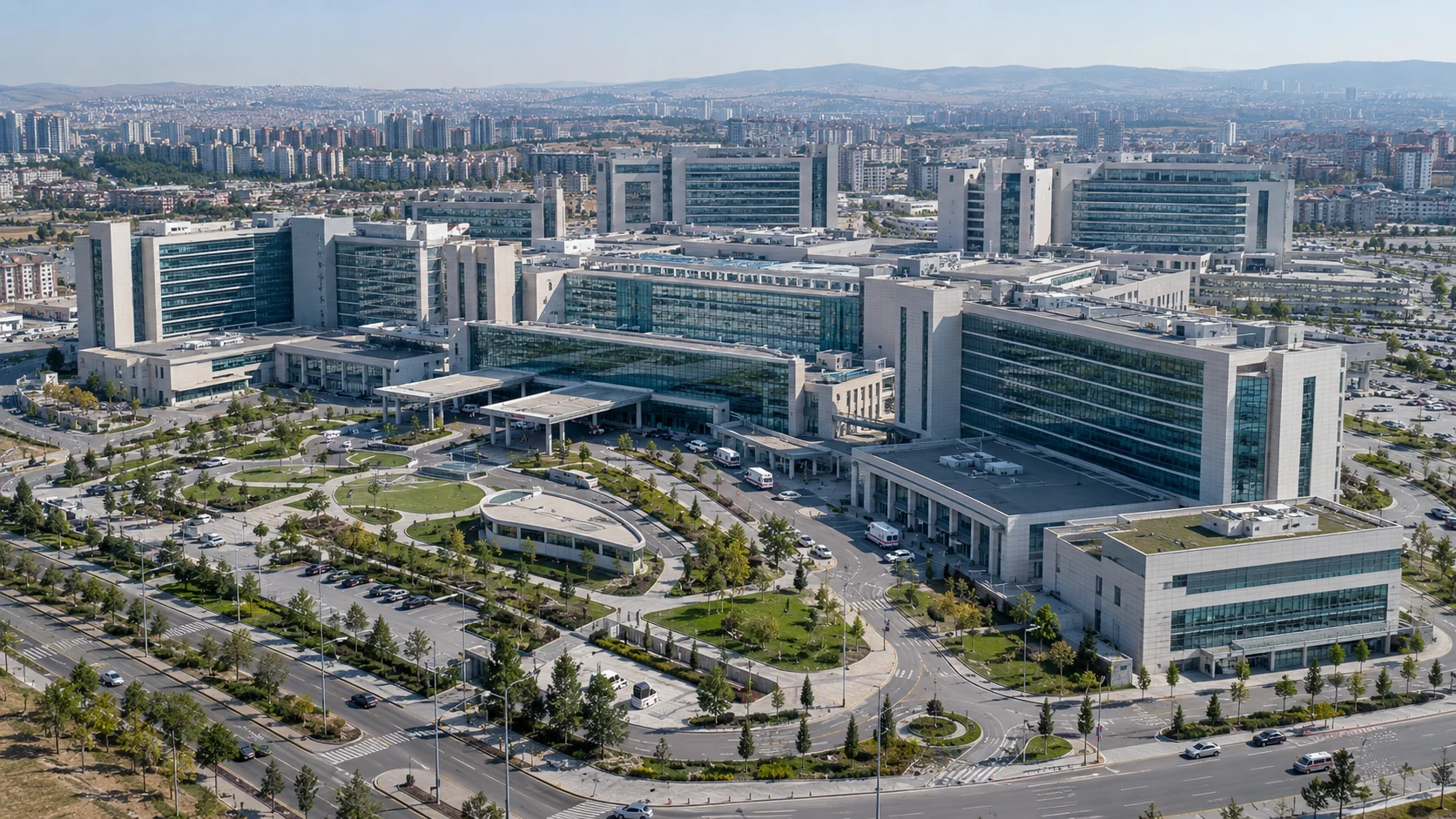مجمع لأحد مستشفيات المدن كبير في منطقة حضرية يمثّل مشروع مستشفى مدينة أنقرة بيلكنت